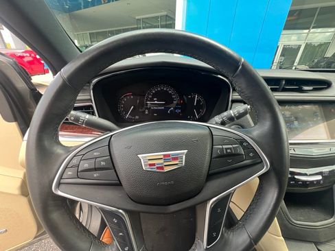 Used 2017 Cadillac XT5 Luxury w/ Driver Awareness Package AWD/4WD image 19
