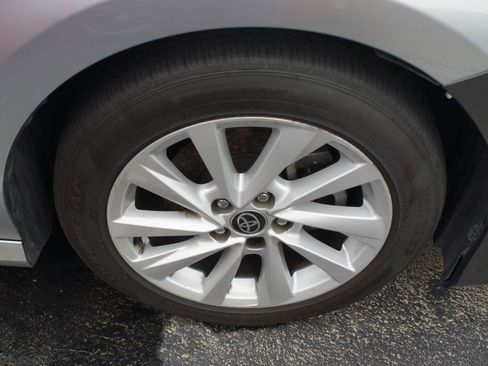 Used 2022 Toyota Camry LE FWD image 4