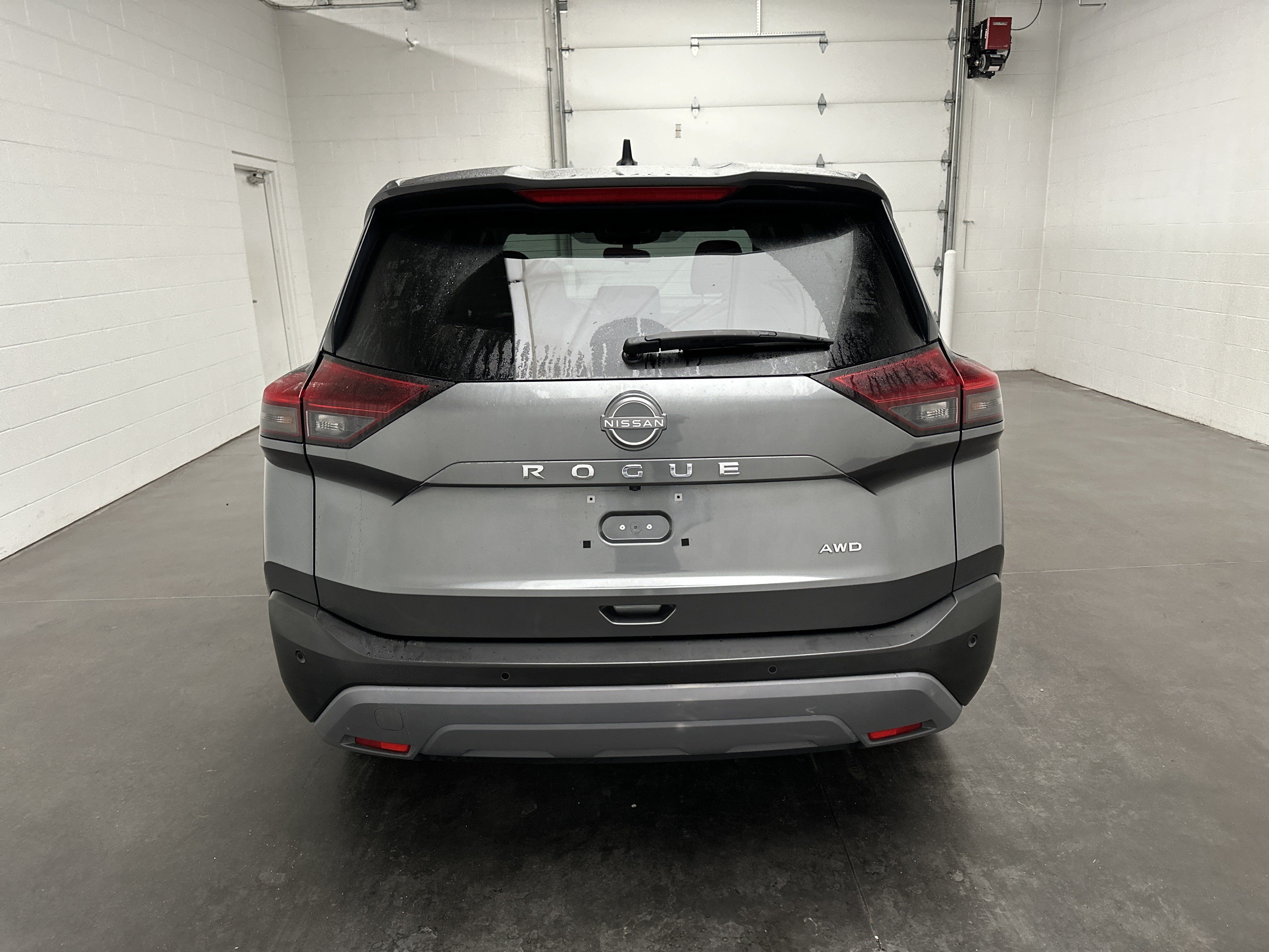 Used 2023 Nissan Rogue S AWD/4WD image 8