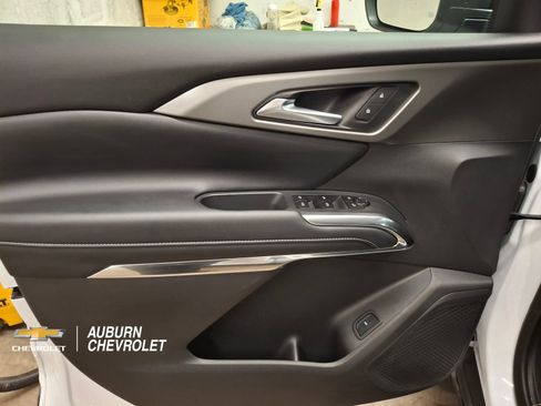 Used 2025 Chevrolet Traverse LT w/ Driver Confidence Package FWD image 14