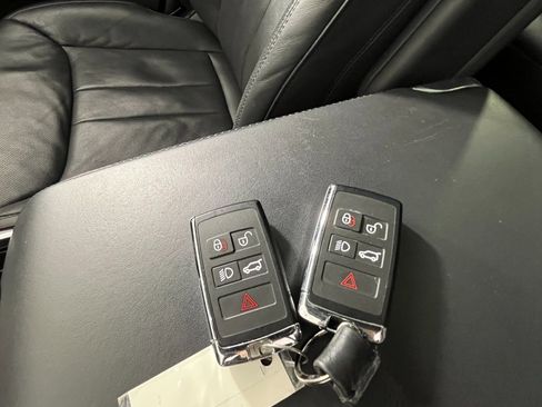 Used 2024 Land Rover Range Rover Long Wheelbase SE image 30