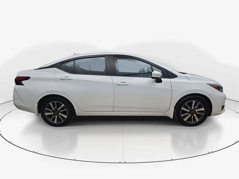 Used 2025 Nissan Versa SV w/ Trunk Package FWD image 5
