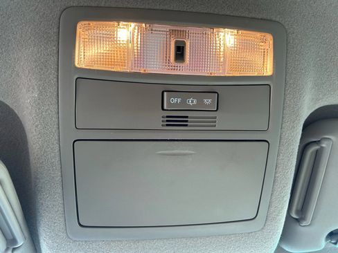 Used 2011 Toyota Highlander 2WD w/ Tech Pkg image 32
