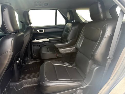 Used 2022 Ford Explorer XLT w/ Equipment Group 202A RWD image 13