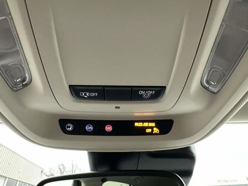 Used 2023 Buick Envision Essence image 47