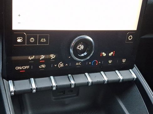 Used 2025 GMC Terrain Elevation image 16