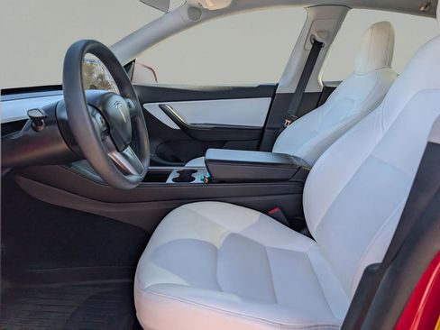 Used 2021 Tesla Model Y Long Range image 17