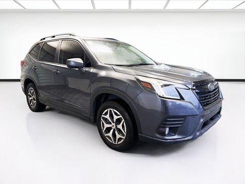 Used 2023 Subaru Forester Premium image 3