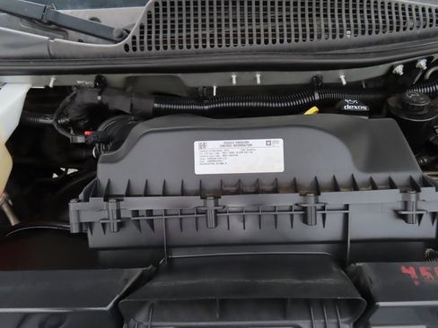 Used 2018 Chevrolet Express 2500 w/ Driver Convenience Package image 30