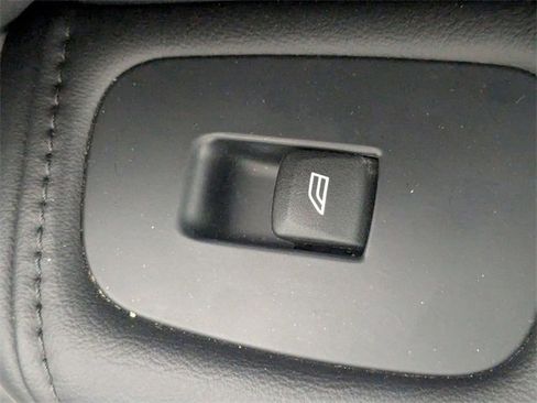 Used 2025 Volvo XC60 B5 Plus image 36