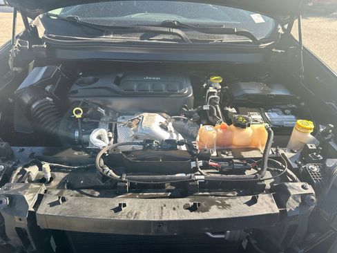 Used 2019 Jeep Cherokee Limited AWD/4WD image 35