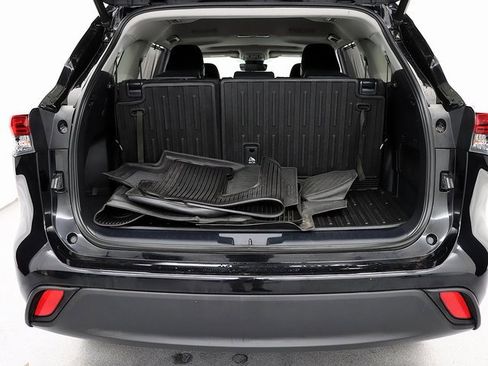 Used 2023 Toyota Highlander XLE image 27
