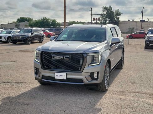 Used 2023 GMC Yukon XL Denali Ultimate AWD/4WD image 4