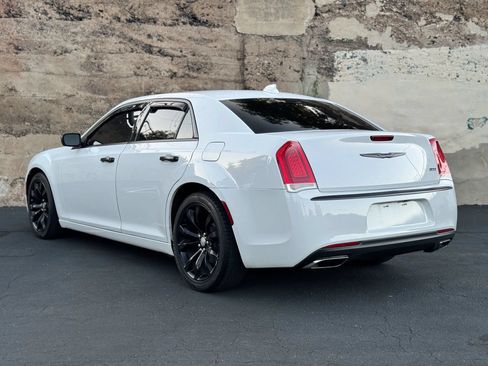 Used 2018 Chrysler 300 Limited RWD image 6