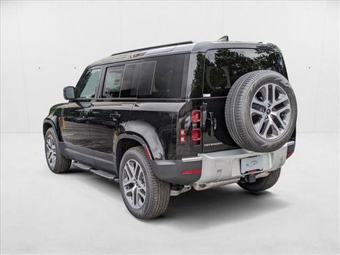 New 2025 Land Rover Defender 110 S image 9