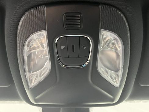 New 2025 Jeep Compass Latitude image 18