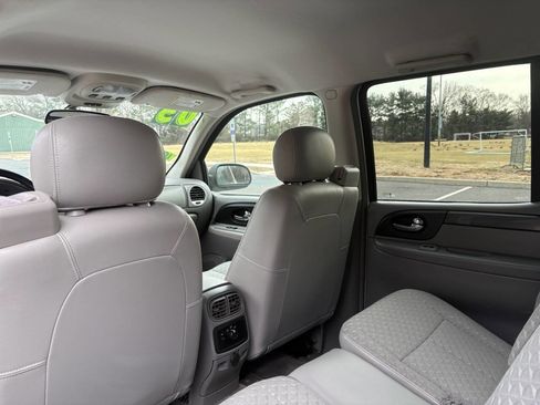 Used 2005 GMC Envoy XUV SLE image 24