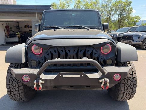 Used 2015 Jeep Wrangler Unlimited Rubicon w/ Connectivity Group AWD/4WD image 2