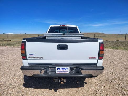 Used 2006 GMC Sierra 3500 SLT w/ Heavy-Duty Power Package AWD/4WD image 4