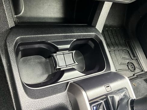 Used 2022 Toyota Tacoma SR5 AWD/4WD image 23