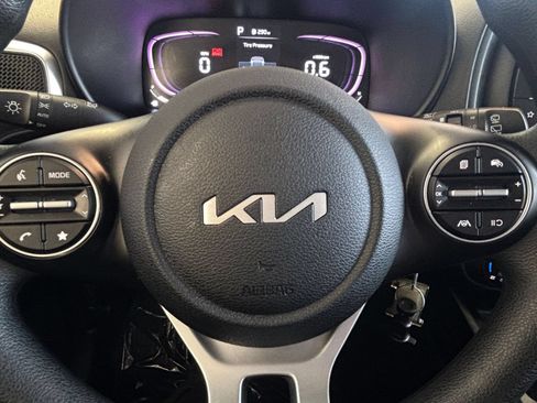 Used 2025 Kia Soul LX w/ LX Technology Package FWD image 26