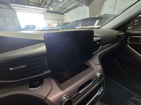 Used 2024 Ford Explorer XLT w/ Equipment Group 202A image 11