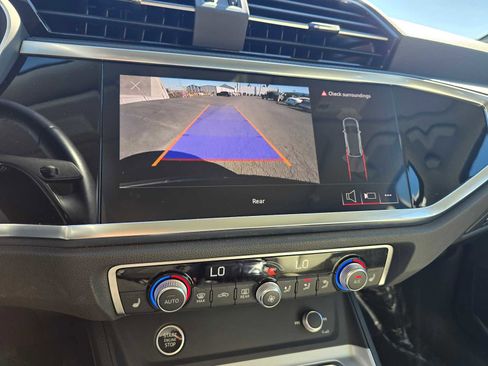 Used 2024 Audi Q3 2.0T Premium image 29