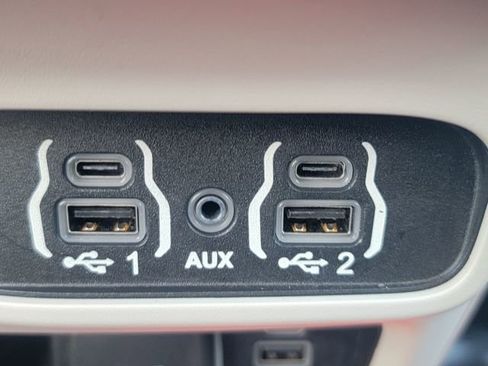 Used 2022 Chrysler Pacifica Touring-L image 24