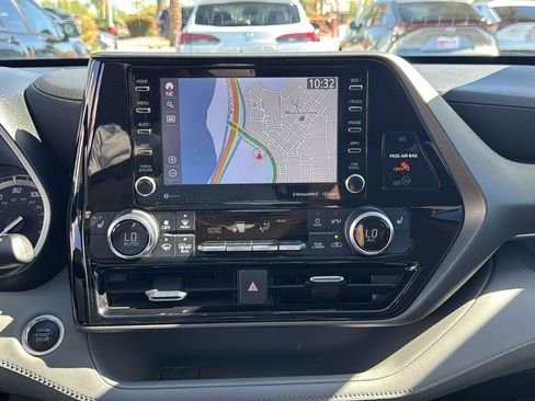 Used 2021 Toyota Highlander XLE image 18