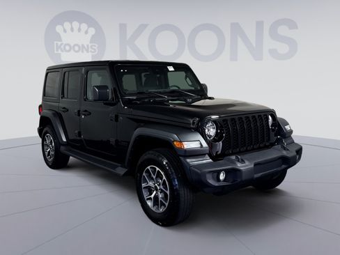 Used 2024 Jeep Wrangler Unlimited Sport AWD/4WD image 10