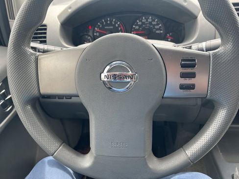 Used 2010 Nissan Frontier SE w/ Power Pkg RWD image 10