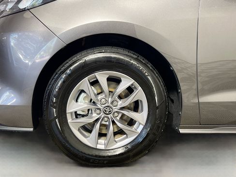 Used 2024 Toyota Sienna XLE image 14