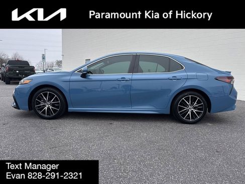 Used 2024 Toyota Camry SE image 4