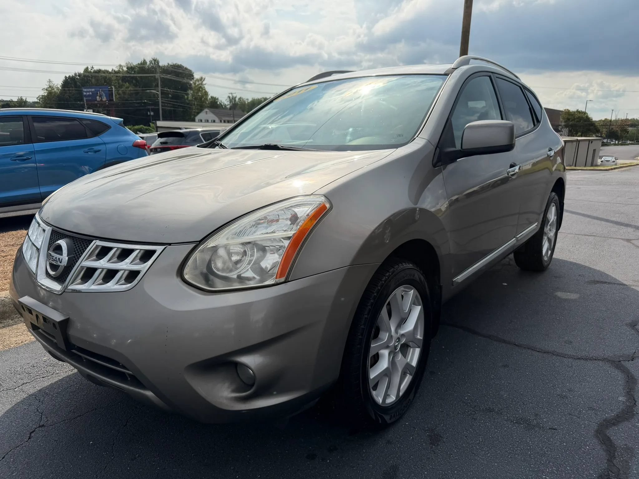 Used 2011 Nissan Rogue SV w/ SL Pkg AWD/4WD image 3