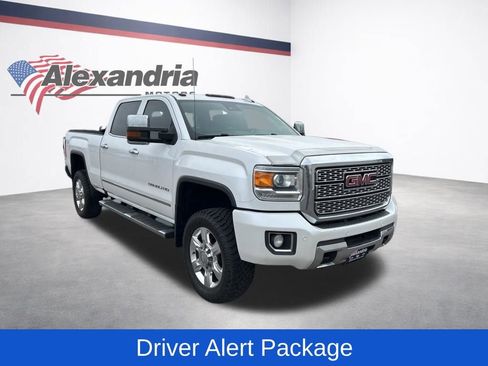 Used 2018 GMC Sierra 2500 Denali w/ Suspension Package, Off-Road AWD/4WD image 3