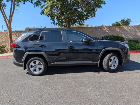 Used 2020 Toyota RAV4 LE w/ All Weather Liner Package AWD/4WD image 9