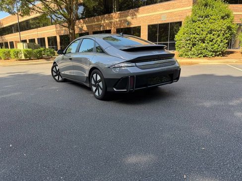 Used 2023 Hyundai Ioniq 6 SE RWD image 2