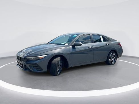 Certified 2025 Hyundai Elantra Limited FWD image 1