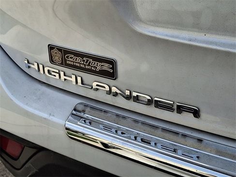 Used 2023 Toyota Highlander L image 12