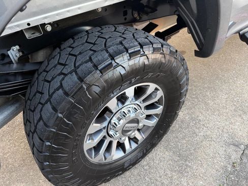 Used 2021 Ford F350 Lariat image 40