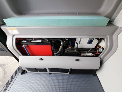 Used 2022 Mercedes-Benz Sprinter 2500 image 82