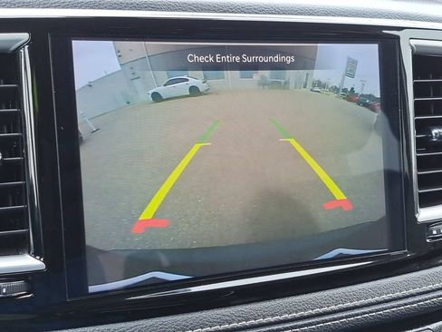 Used 2024 Chrysler Pacifica Limited FWD image 10