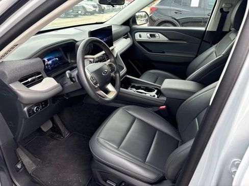 Used 2025 Ford Explorer Active w/ Active Comfort Package AWD/4WD image 10
