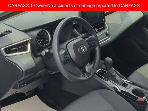 Used 2022 Toyota Corolla LE image 2