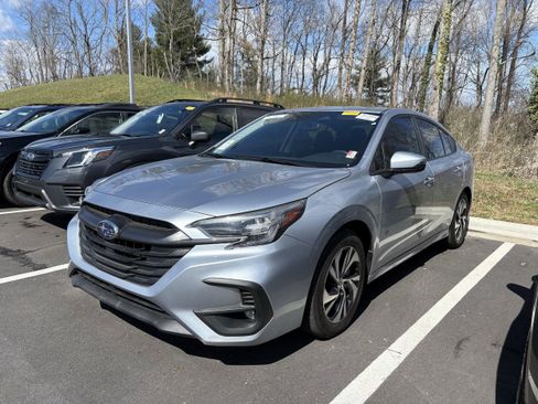 Used 2023 Subaru Legacy Premium image 3