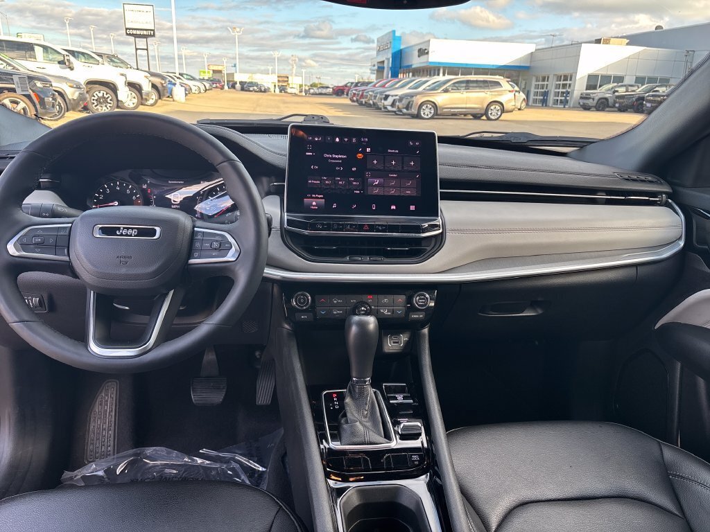 Used 2025 Jeep Compass Limited AWD/4WD image 12