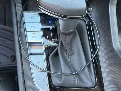 Used 2024 Hyundai Elantra Limited image 13