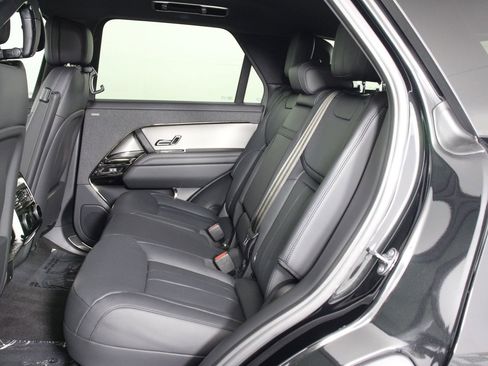 Used 2025 Land Rover Range Rover Sport SE AWD/4WD image 32