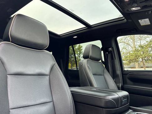 Used 2023 GMC Yukon SLT w/ SLT Premium Package AWD/4WD image 18