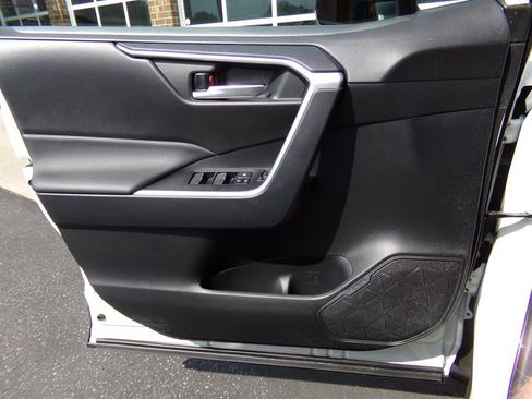 Used 2025 Toyota RAV4 XLE w/ Convenience Package FWD image 46